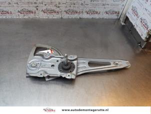 O149208 Gebruikte ruitmechaniek 4deurs links-achter Toyota Yaris