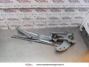 O149259 Gebruikte ruitmechaniek 2deurs rechts-voor Nissan Micra