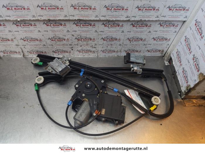 Gebruikte Ruitmechaniek 2Deurs rechts-voor Volkswagen Golf O149282