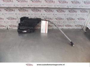 O149341 Gebruikte deurslot mechaniek 2deurs rechts Mercedes Vito