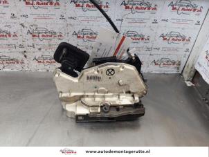 O149424 Gebruikte portierslot mechaniek 4deurs rechts-voor Volkswagen Polo