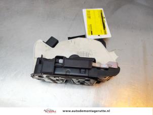 O149477 Gebruikte deurslot mechaniek 2deurs rechts Volkswagen UP