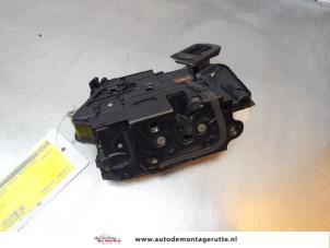O149498 Gebruikte deurslot mechaniek 4deurs rechts-voor Volkswagen Golf
