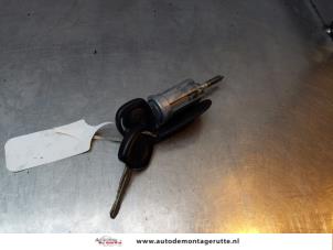 O149652 Gebruikte kontaktslot+sleutel Opel Agila