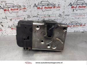 O149751 Gebruikte portierslot mechaniek 2deurs links Peugeot 206 PLUS