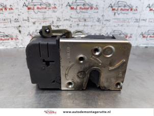 O149752 Gebruikte deurslot mechaniek 2deurs rechts Peugeot 206 PLUS
