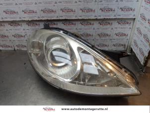 O149765 Gebruikte rechter koplamp Mercedes A-Klasse