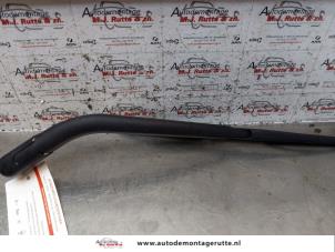 O149789 Gebruikte ruitenwisserarm achter Mitsubishi Colt
