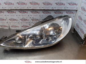 O149800 Gebruikte koplamp links Peugeot 206