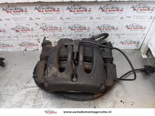 O149884 Gebruikte remklauw (tang) rechts-voor Mercedes Vito