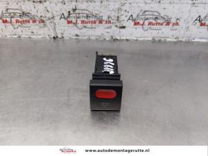 Gebruikte Gevarenlicht Schakelaar Citroen Saxo 1.1i X,SX Prijs op aanvraag aangeboden door Autodemontage M.J. Rutte B.V.
