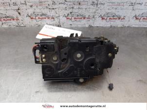O150053 Gebruikte portierslot mechaniek 2deurs rechts Volkswagen Lupo