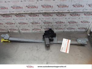 O150077 Gebruikte ruitmechaniek 2deurs links-voor Renault Trafic