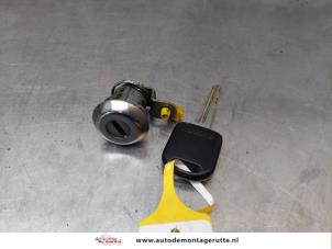 O150124 Gebruikte cilinderslot portier links Suzuki Alto