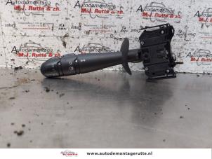 O150198 Gebruikte richtingaanwijzer schakelaar Renault Trafic