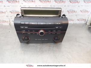 Gebruikte Radio Mazda 3 Sport (BK14) 2.0i 16V Prijs op aanvraag aangeboden door Autodemontage M.J. Rutte B.V.
