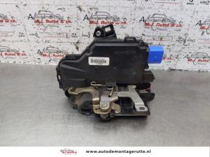 O150279 Gebruikte slotmechaniek portier 4deurs rechts-voor Skoda Fabia