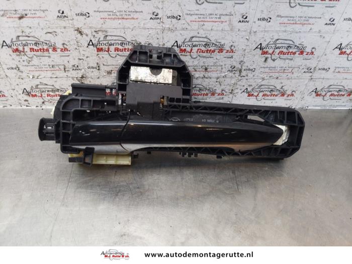 Gebruikte Portiergreep 4Deurs links-achter Mercedes E-Klasse O150325