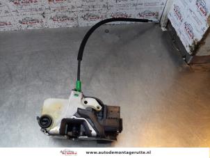 O150550 Gebruikte slotmechaniek portier 4deurs rechts-achter Chevrolet Aveo