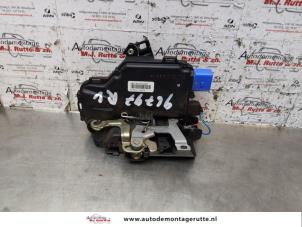 O150674 Gebruikte slotmechaniek portier 4deurs rechts-voor Skoda Fabia