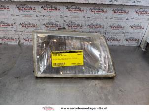 O150701 Gebruikte rechter koplamp Peugeot 205