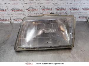 O150702 Gebruikte linker koplamp Peugeot 205