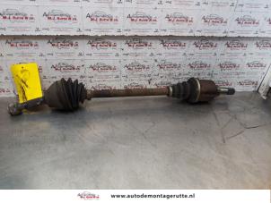 O150721 Gebruikte aandrijfas links-voor Peugeot 1007