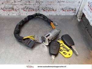O150765 Gebruikte kontaktslot+sleutel Nissan Kubistar