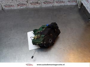 O150900 Gebruikte deurslot mechaniek 4deurs links-voor Seat Cordoba