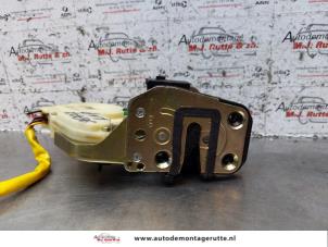 O150937 Gebruikte slotmechaniek portier 4deurs links-achter Kia Sorento