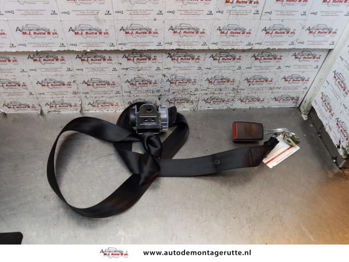 Gebruikte Gordelspanner rechts achter Volkswagen Golf O151098