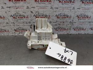 O151121 Gebruikte deurslot mechaniek 4deurs links-achter Ford Mondeo