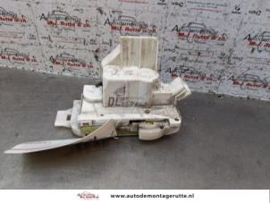 O151122 Gebruikte deurslot mechaniek 4deurs rechts-voor Ford Mondeo