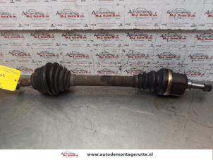O151152 Gebruikte steekas links-voor Peugeot 307