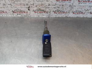 O151216 Gebruikte portierslot cilinder links Peugeot 407