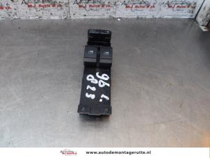 Gebruikte Combischakelaar ramen Skoda Fabia (6Y5) 1.4i Prijs op aanvraag aangeboden door Autodemontage M.J. Rutte B.V.