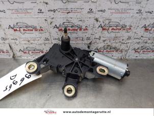 O151347 Gebruikte ruitenwissermotor achter Volkswagen Golf