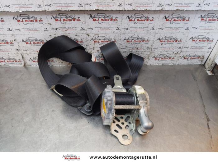 Gebruikte Gordelspanner links Suzuki Swift O151358
