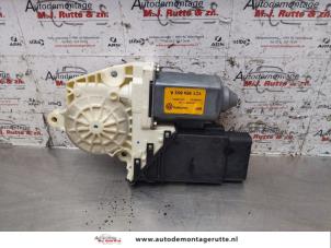 O151431 Gebruikte raammotor portier Volkswagen Golf