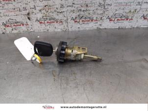 O151654 Gebruikte cilinderslot portier links Ford Fiesta