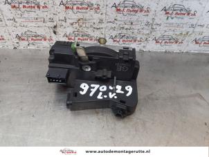 O151669 Gebruikte portierslot mechaniek 4deurs links-voor Opel Meriva