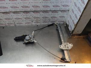 O151702 Gebruikte raammechaniek 2deurs links-voor Hyundai Excel