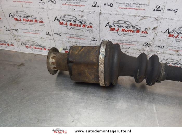 Aandrijfas rechts-voor van een Nissan Kubistar (F10) 1.5 dCi 65 2005