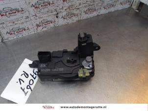 O151763 Gebruikte portierslot mechaniek 2deurs rechts Opel Tigra