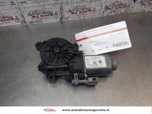 O151821 Gebruikte raammotor portier Volkswagen UP
