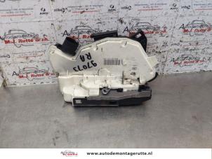 O151825 Gebruikte portierslot mechaniek 4deurs rechts-achter Volkswagen UP