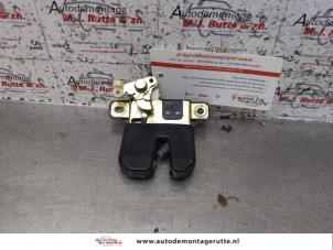 O151849 Gebruikte slotmechaniek achterklep Volkswagen Passat