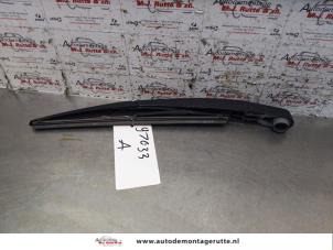 O151860 Gebruikte ruitenwisserarm achter Renault Clio