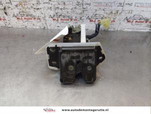 O151896 Gebruikte slotmechaniek achterklep Opel Agila
