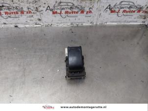 O151897 Gebruikte raam schakelaar elektrisch Opel Agila